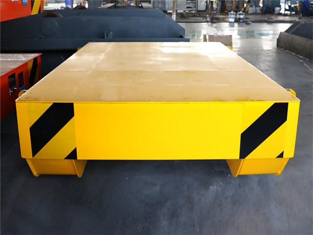 What should be paid attention to when the low-voltage track flat car is running ?